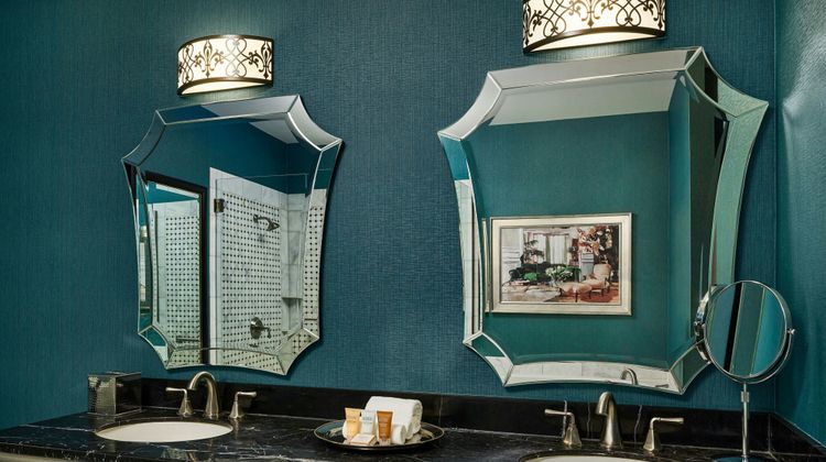 Woolley's Classic Suites Denver Airport Room