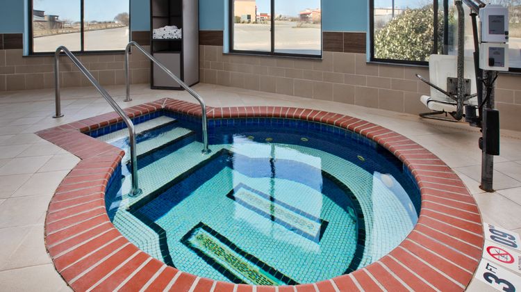 Holiday Inn Express & Suites Duncan Pool