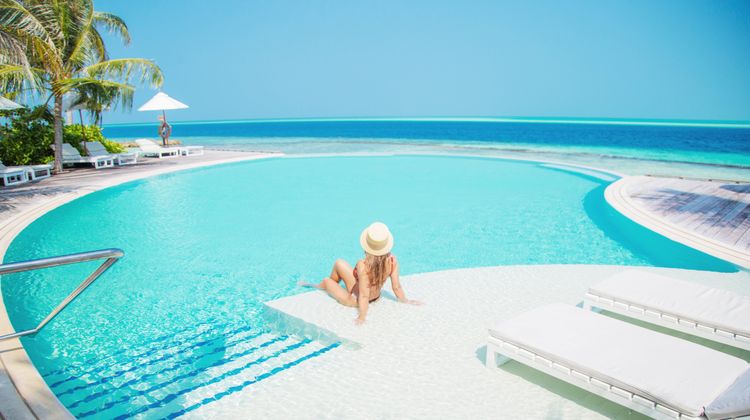 Komandoo Maldive Island Resort Pool