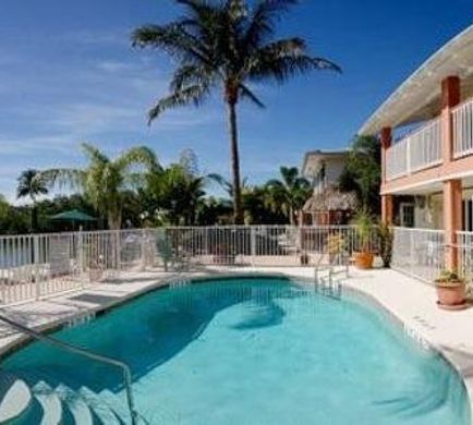 Manatee Bay Inn Pool