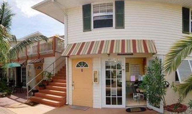 Manatee Bay Inn Exterior