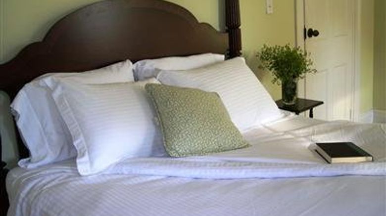 <b>Eddington House Inn Room</b>. Images powered by <a href="https://www.leonardoworldwide.com/" title="Leonardo Worldwide" target="_blank">Leonardo</a>.