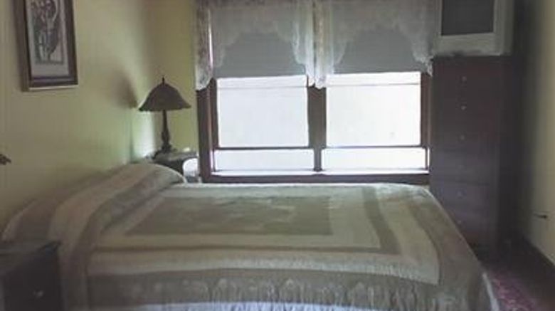 <b>Ogunquit River Inn, Ascend Collection Room</b>. Images powered by <a href="https://www.leonardoworldwide.com/" title="Leonardo Worldwide" target="_blank">Leonardo</a>.