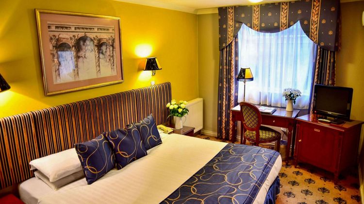 London Lodge Hotel Room