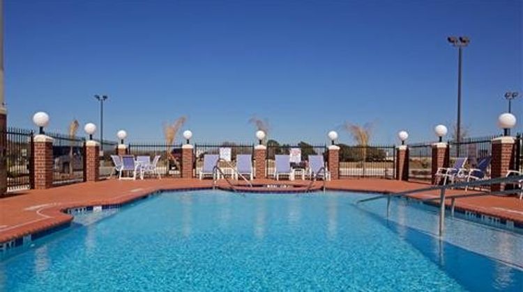 Holiday Inn Express & Suites Waller Pool