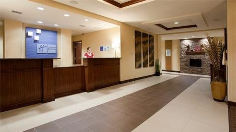 Holiday Inn Express Hotel & Suites Lobby
