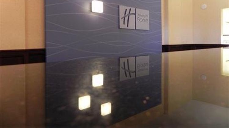 Holiday Inn Express Hotel & Suites Lobby