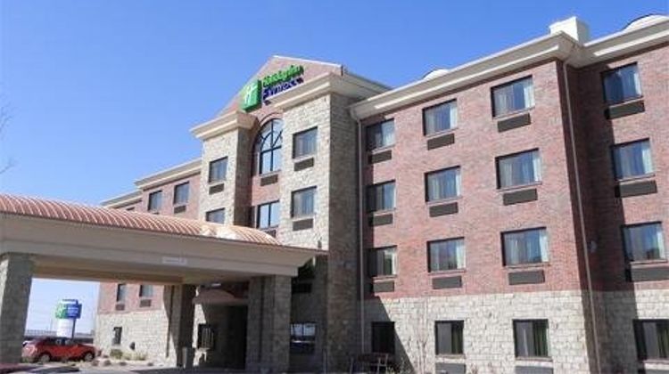 Holiday Inn Express Hotel & Suites Exterior