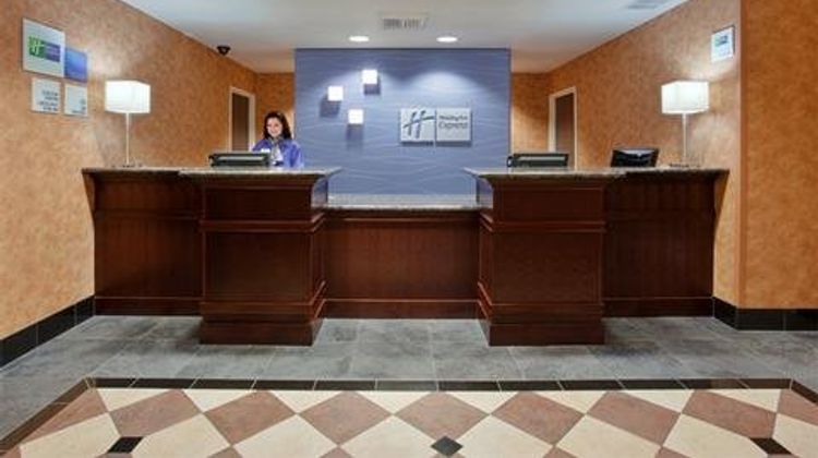 Holiday Inn Express Hotel & Suites Lobby