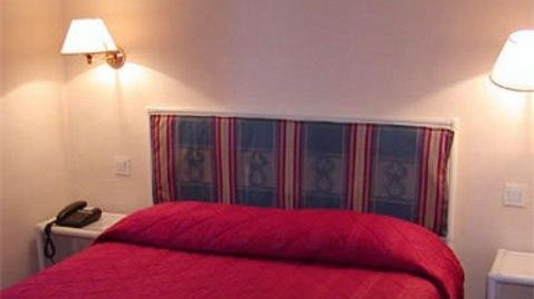 Amelie Hotel Room