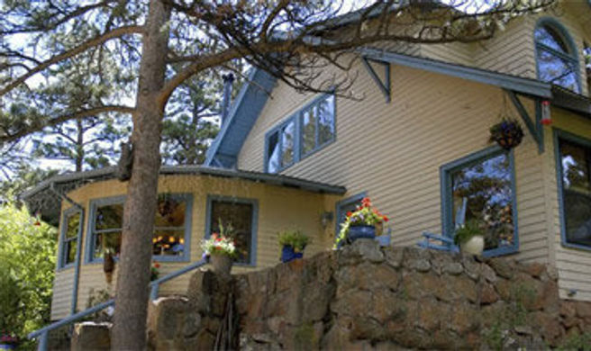 Romantic RiverSong Inn Exterior