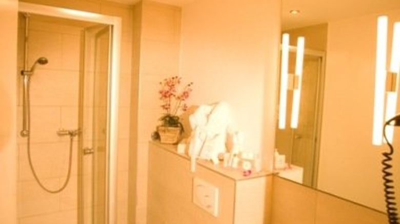 <b>Seehotel Leoni Room</b>. Images powered by <a href="https://www.leonardoworldwide.com/" title="Leonardo Worldwide" target="_blank">Leonardo</a>.