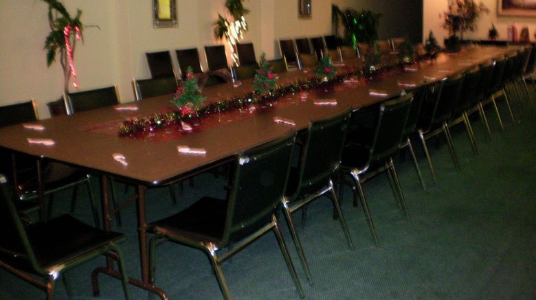 <b>Golden Manor Inn & Suites Meeting</b>. Images powered by <a href="https://www.leonardoworldwide.com/" title="Leonardo Worldwide" target="_blank">Leonardo</a>.