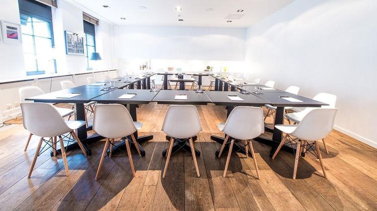 Les Nuits Hotel Meeting