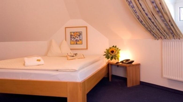 <b>Nibelungen Hof Hotel Room</b>. Images powered by <a href="https://www.leonardoworldwide.com/" title="Leonardo Worldwide" target="_blank">Leonardo</a>.