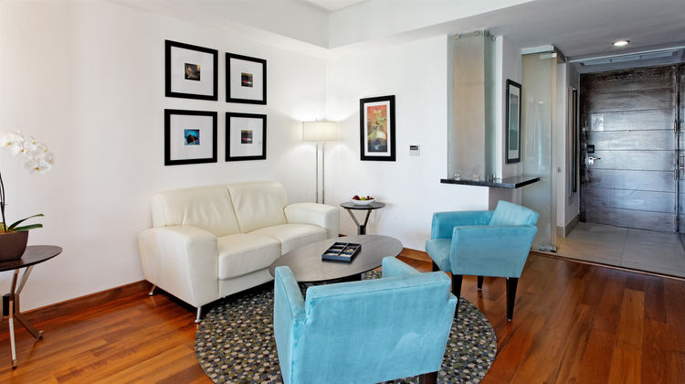 Holiday Inn Hotel Suite