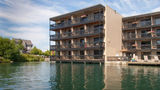 Lakeshore Inn Exterior