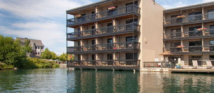 Lakeshore Inn Exterior