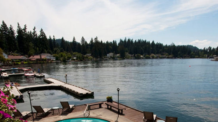 Lakeshore Inn Pool