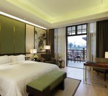 Eadry Royal Garden Hotel Room