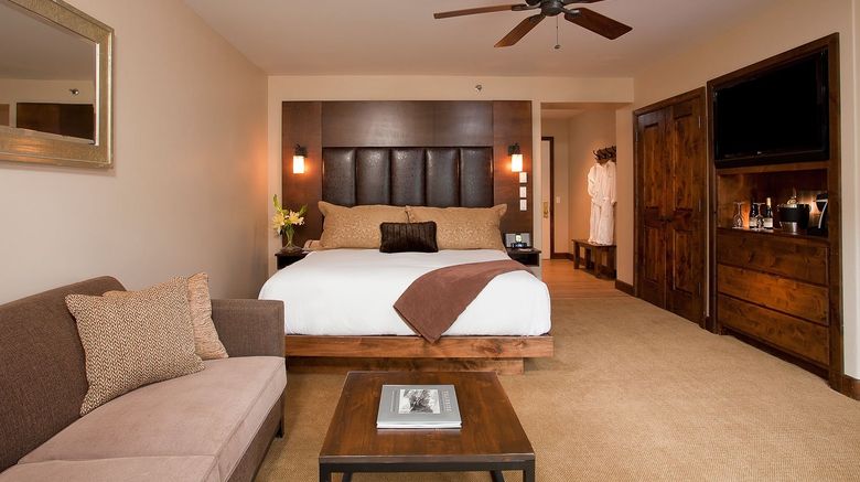 <b>The Peaks Resort, Grand Heritage Resort Room</b>. Images powered by <a href="https://www.leonardoworldwide.com/" title="Leonardo Worldwide" target="_blank">Leonardo</a>.