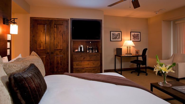 <b>The Peaks Resort, Grand Heritage Resort Room</b>. Images powered by <a href="https://www.leonardoworldwide.com/" title="Leonardo Worldwide" target="_blank">Leonardo</a>.