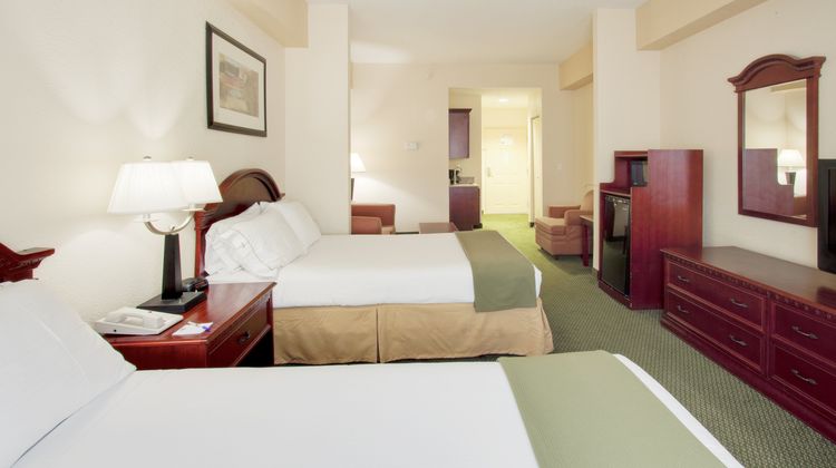 Holiday Inn Express Hotel & Suites Room