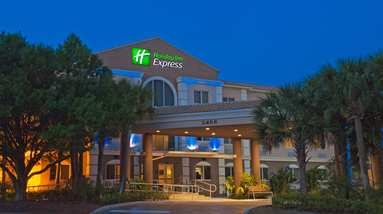 Holiday Inn Express Hotel & Suites Exterior