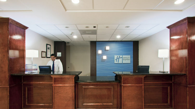 Holiday Inn Express Hotel & Suites Lobby