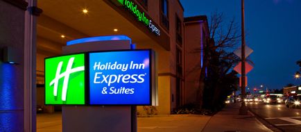 Holiday Inn Express Hotel & Suites Exterior