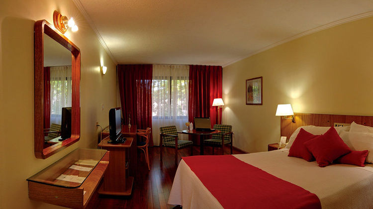 Balmoral Plaza Hotel Room
