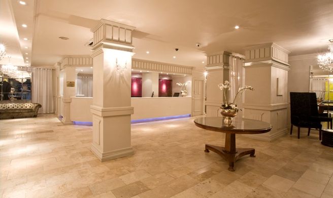 Manhattan Hotel Lobby