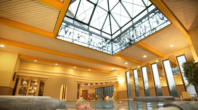 <b>Goebels Schlosshotel Prinz von Hessen Pool</b>. Images powered by <a href="https://www.leonardoworldwide.com/" title="Leonardo Worldwide" target="_blank">Leonardo</a>.