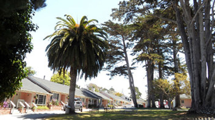 Butterfly Grove Inn Exterior