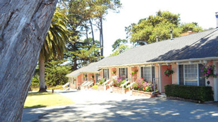 Butterfly Grove Inn Exterior
