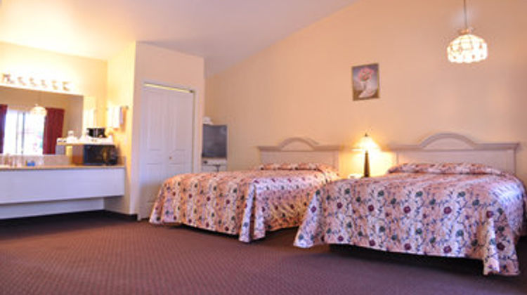 Butterfly Grove Inn Room