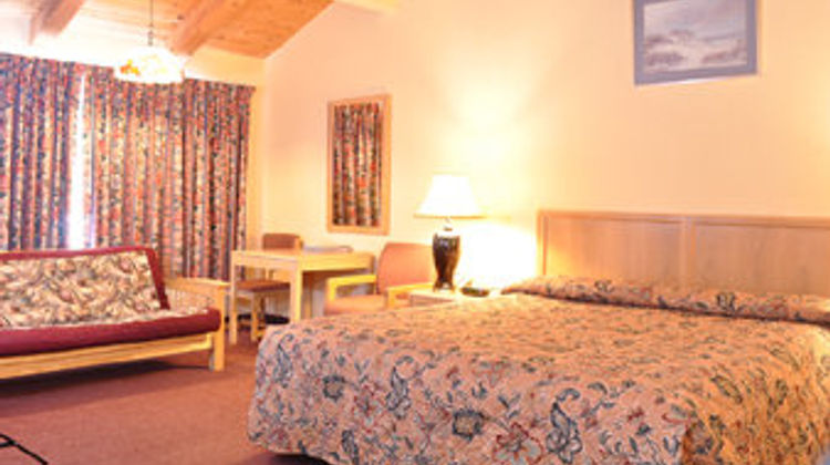 Butterfly Grove Inn Room