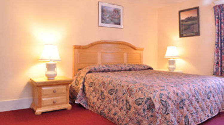 Butterfly Grove Inn Suite
