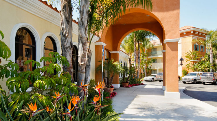 Cortona Inn & Suites Anaheim Resort Exterior