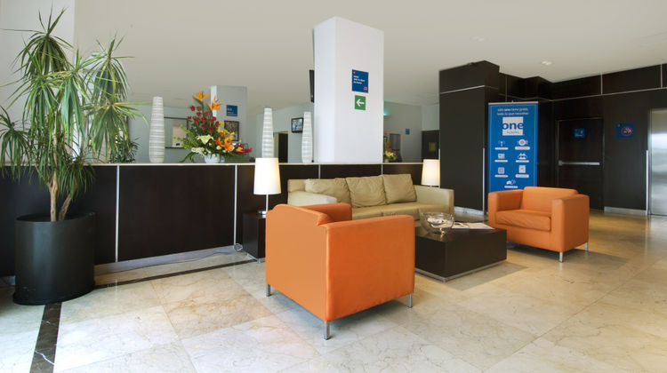 One Toluca Aeropuerto Lobby