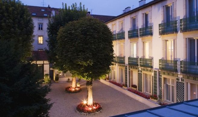 Hotel Le Rochegude Exterior