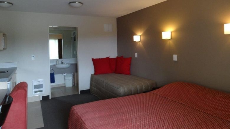 <b>Bella Vista Motel Fox Glacier Room</b>. Images powered by <a href="https://www.leonardoworldwide.com/" title="Leonardo Worldwide" target="_blank">Leonardo</a>.