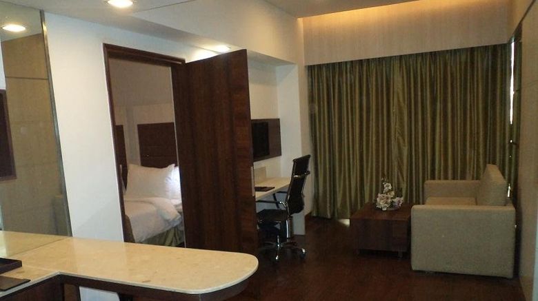 <b>Mahagun Sarovar Portico Suite</b>. Images powered by <a href="https://www.leonardoworldwide.com/" title="Leonardo Worldwide" target="_blank">Leonardo</a>.