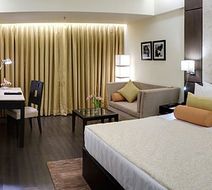 5 by Oyo Metropolitan Room