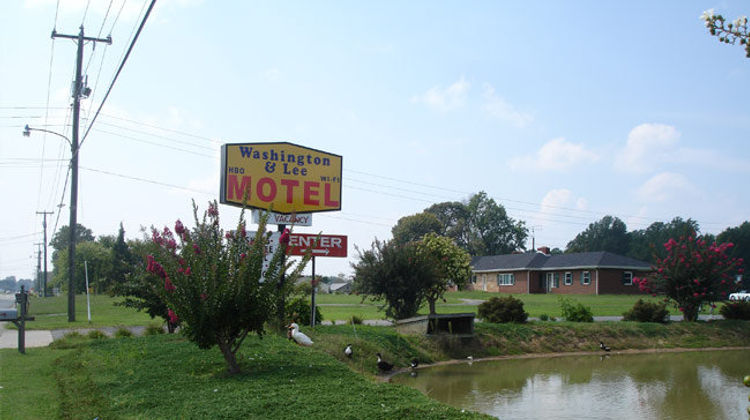 Washington & Lee Motel Exterior