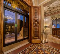 De la Ville Hotel Lobby