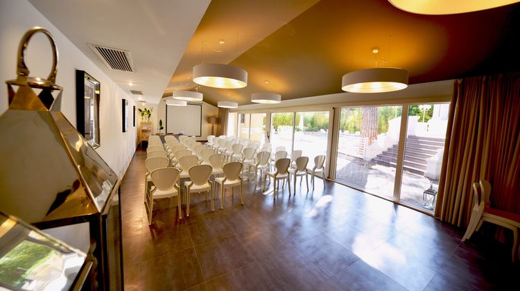 De la Ville Hotel Meeting