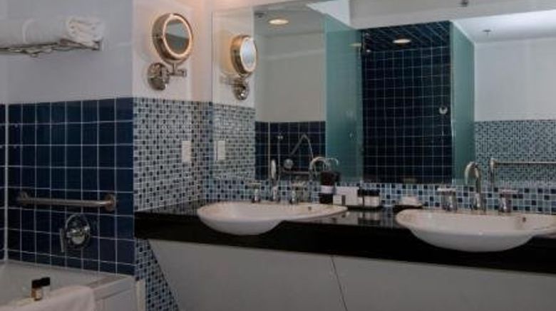 <b>Camden Harbour Inn Room</b>. Images powered by <a href="https://www.leonardoworldwide.com/" title="Leonardo Worldwide" target="_blank">Leonardo</a>.