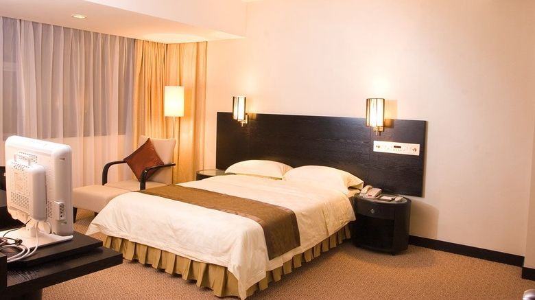 <b>Skyline Plaza Hotel Room</b>. Images powered by <a href="https://www.leonardoworldwide.com/" title="Leonardo Worldwide" target="_blank">Leonardo</a>.