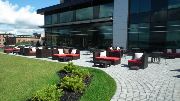 Grand Times Hotel Sherbrooke Exterior